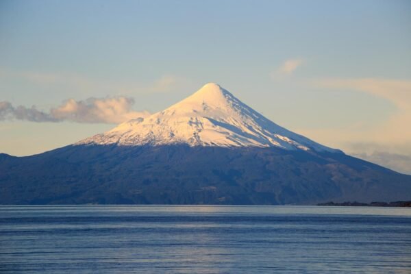Lee más sobre el artículo Puerto Varas y el Lago Llanquihue: Volcanes, Lagos y Gastronomia Alemana