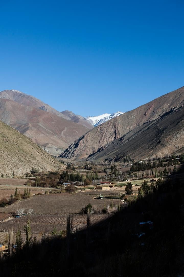 Valle del Elqui entre montañas y viñedos del Norte Chico de Chile