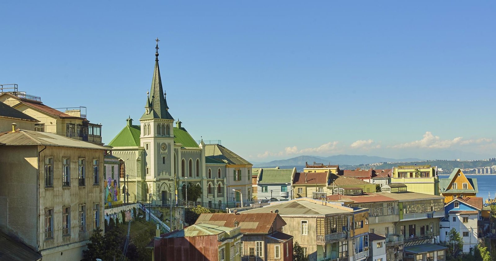 En este momento estás viendo Valparaiso: La Ciudad Puerto mas Bohemia de Chile y sus Mejores Rincones
